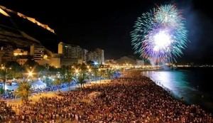 Fuegos artificiales cierran las Hogueras récord de Alicante