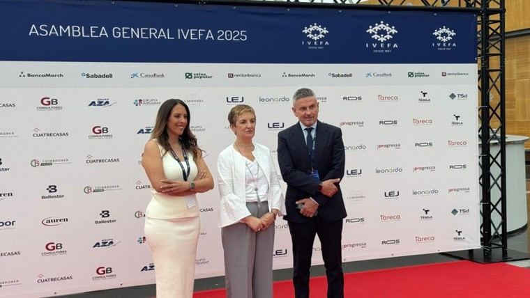 Cano destaca el papel clave de las empresas familiares en la economía valenciana