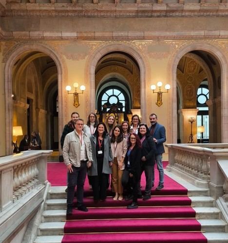 Experta en Psicología advierte sobre el impacto de los smartphones en menores en el Parlament