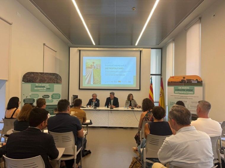 Martínez Mus presenta proyecto de parques inundables a víctimas de la dana