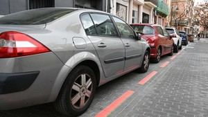 Más de 1.200 residentes se registran para aparcar en la nueva zona naranja de La Petxina