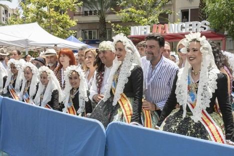 Más de 6.000 truenos marcan el cierre de la primera mascletà en Alicante