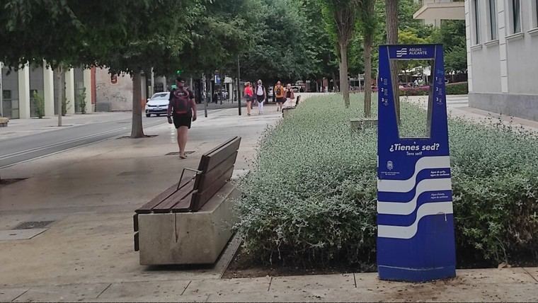 Alicante instala 22 surtidores de agua para combatir el calor
