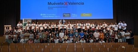Jóvenes diseñan soluciones innovadoras en hackathon para reconstruir Valencia tras la DANA