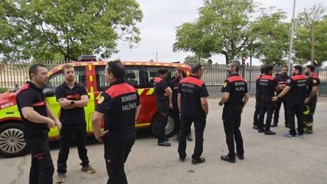 Bomberos de València se desplazan a León para relevar a sus compañeros en la lucha contra incendios