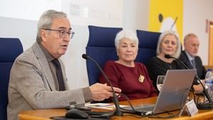 Pérez García propone ayudas públicas y coordinación institucional para recuperar la economía tras la dana