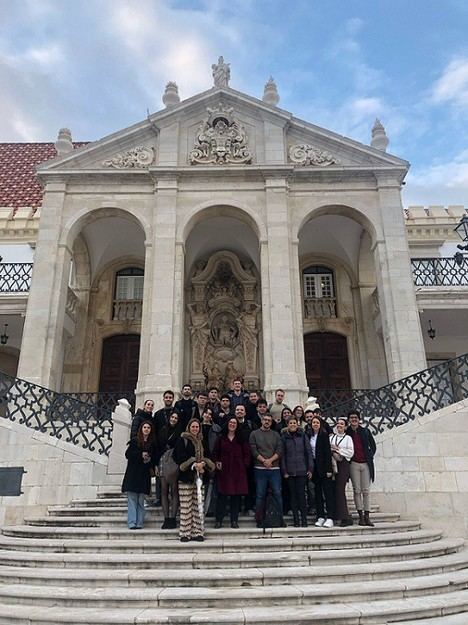 Estudiantes y profesores de Derecho de la UA asisten a curso sobre IA en Coimbra