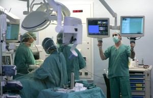 Sanidad acorta a 17 días la espera para intervenciones urgentes, el mejor tiempo de la legislatura