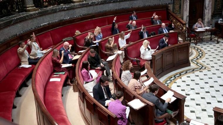 València aprueba las Ordenanzas Fiscales de 2026 y mantiene la reducción de impuestos de 2024