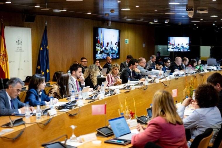Acuerdo para distribuir 2.571 millones en políticas de empleo para 2025