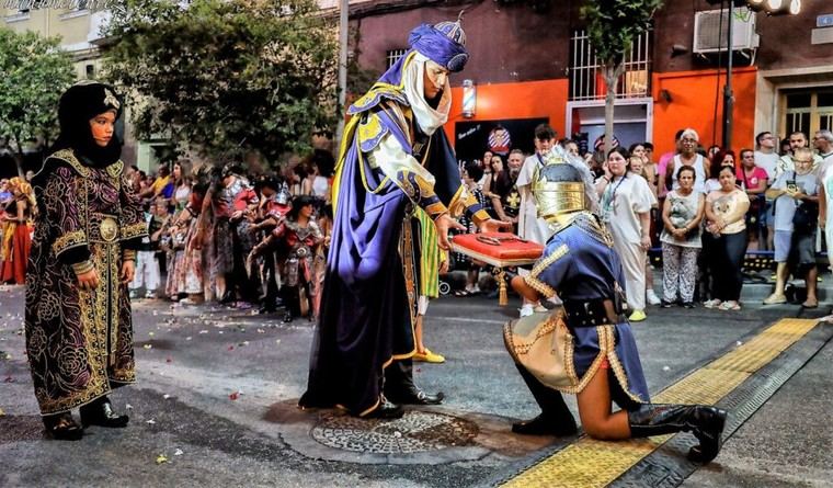 Concierto de música tradicional da inicio a las fiestas en Alicante