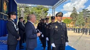 València invierte 72.000 euros en nuevos trajes de gala para la Policía Local