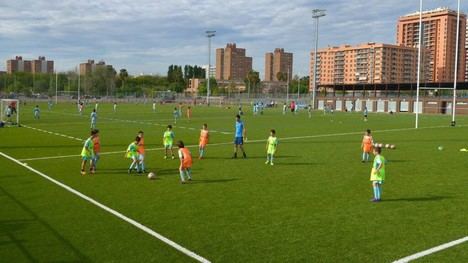 València invierte 162.000 euros en nueva iluminación para el campo de fútbol de Sociópolis-Faitanar