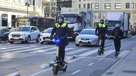 València lanza unidad policial en patinete eléctrico para mejorar la seguridad en carriles bici