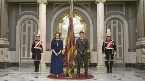 València rinde homenaje a la Real Senyera en un acto cívico