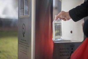 València añade 20 nuevas fuentes de agua refrigerada en sus barrios