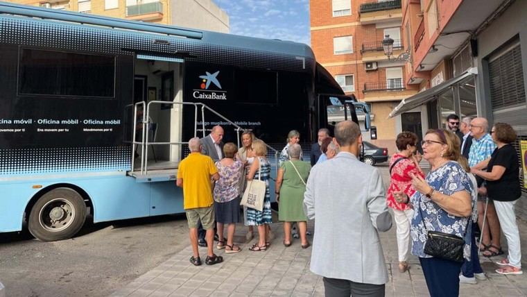 CaixaBank lanza oficina móvil para servicios financieros en La Fonteta de València