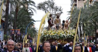 La Semana Santa arranca en Alicante con 'La Burrita’ y el pregón de Santa Cruz